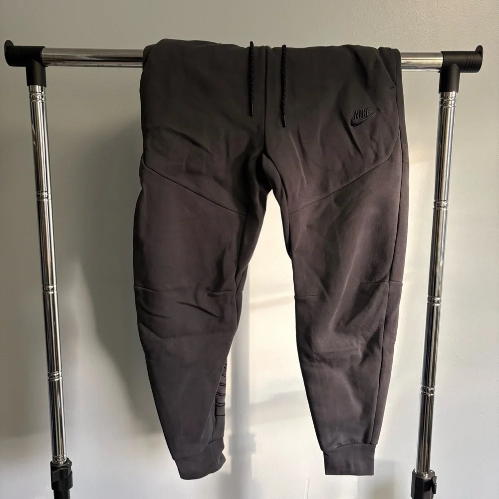Nike Tech Set - Picture 10 of 12